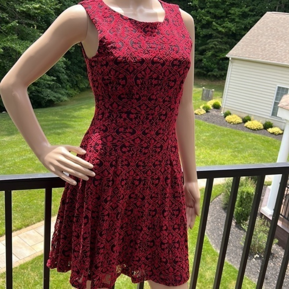 Moon Collection gorgeous red/black netted velvety sleeveless fitted dress